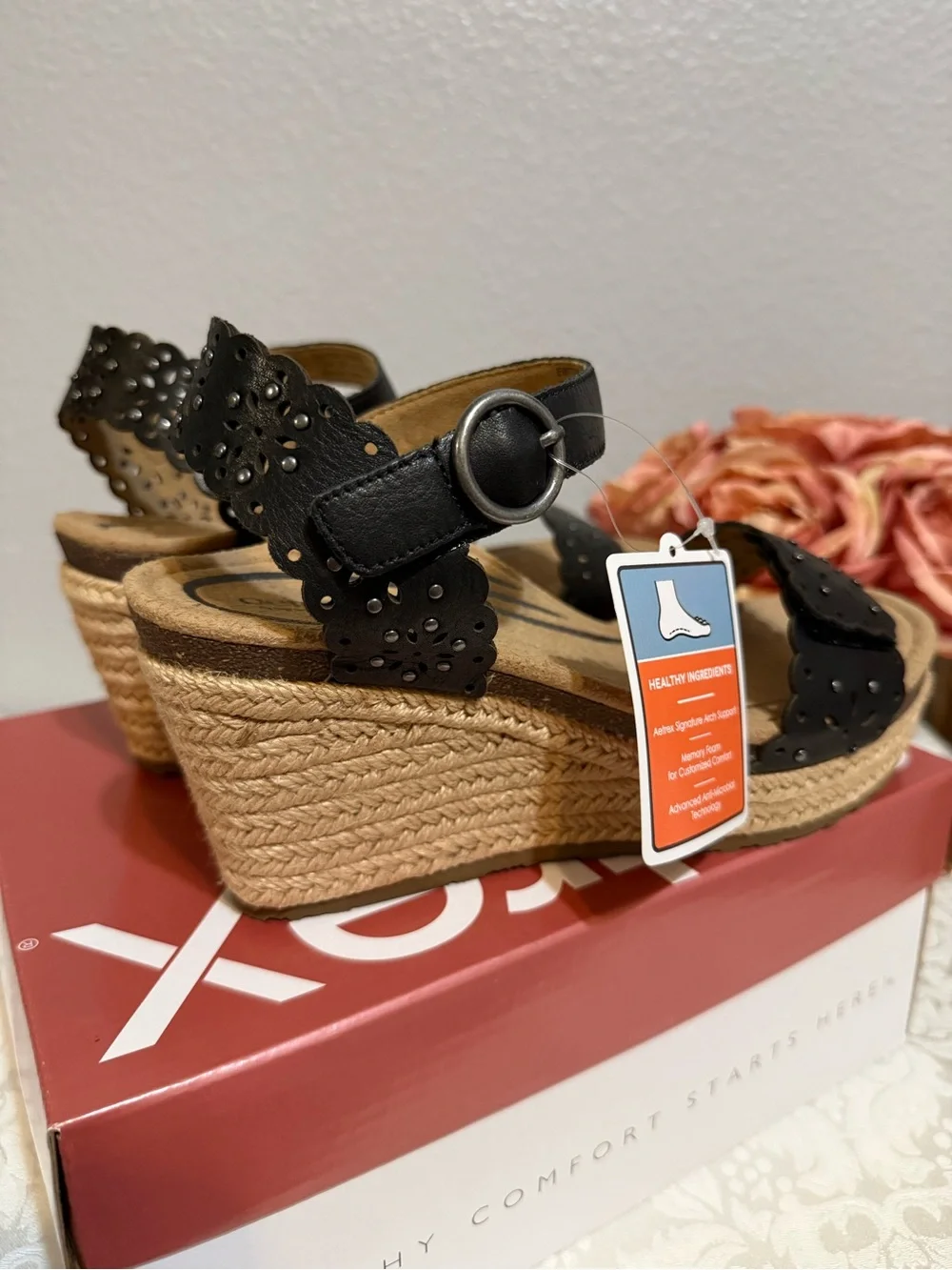 Aetrex Sydney Wedges Heels Black Lace Stud Cutout Memory Foam Women’s 7.5 8 NWT